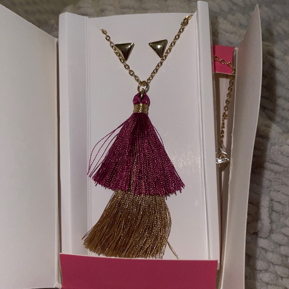 Necklace and earring set